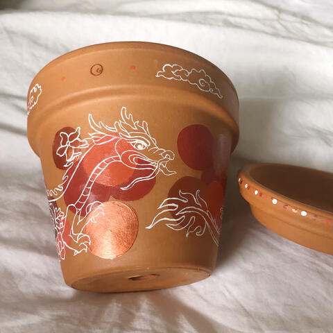 The Red Dragon pot design